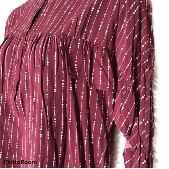 Velvet Heart NWT Mandy Ruffle Sleeve Printed Button Up Blouse size Medium - Picture 1 of 8